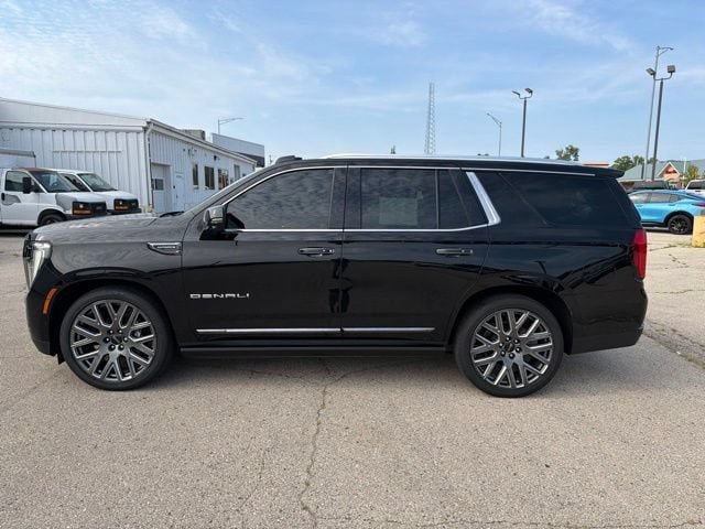 Used 2025 GMC Yukon Denali Ultimate AWD/4WD image 2