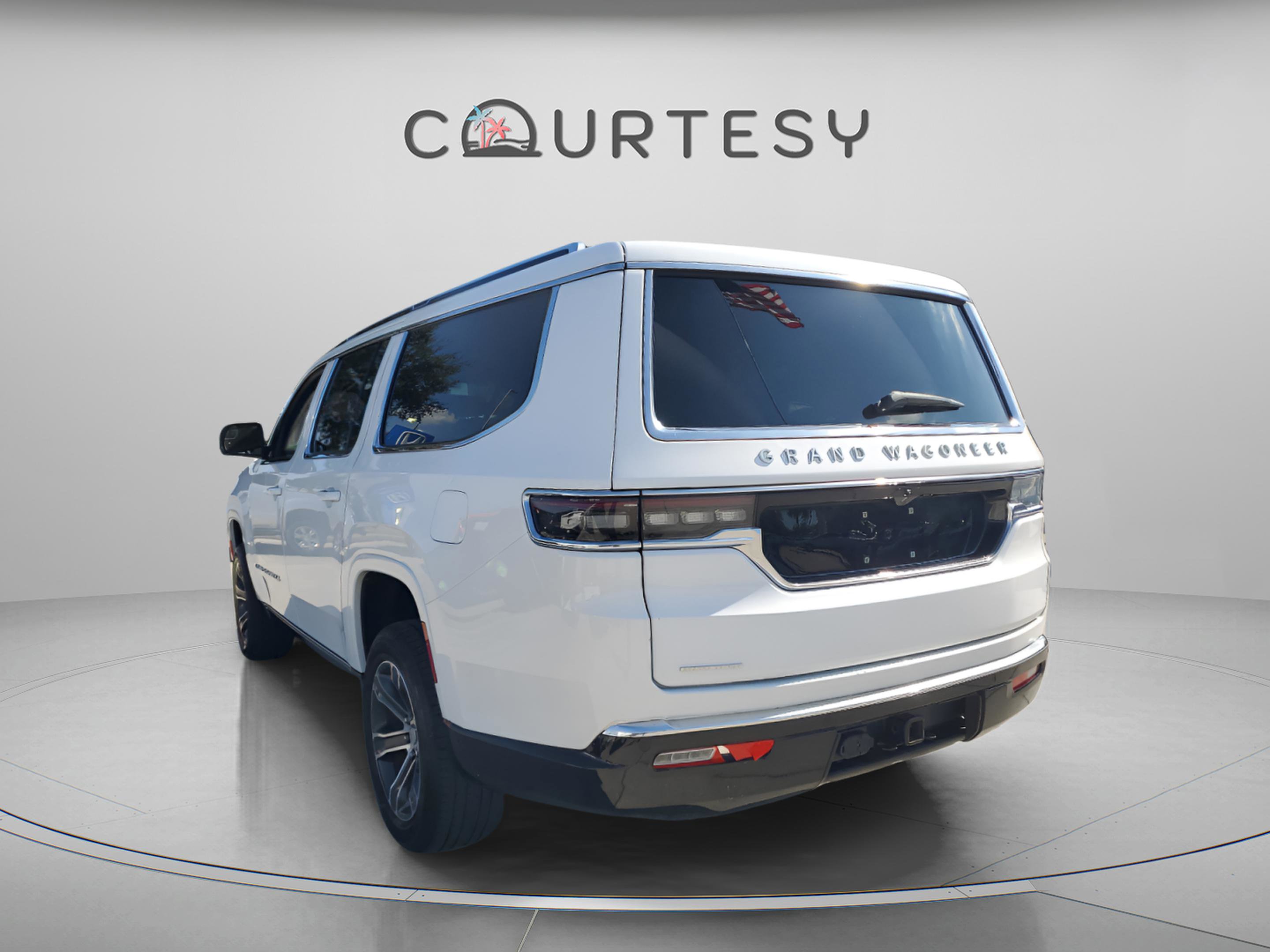 Used 2023 Jeep Grand Wagoneer L 4X4 image 2