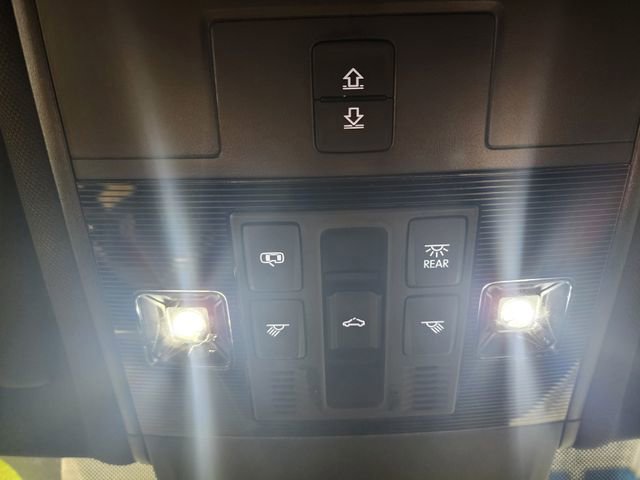 Used 2022 Volkswagen Tiguan SEL R-Line image 23