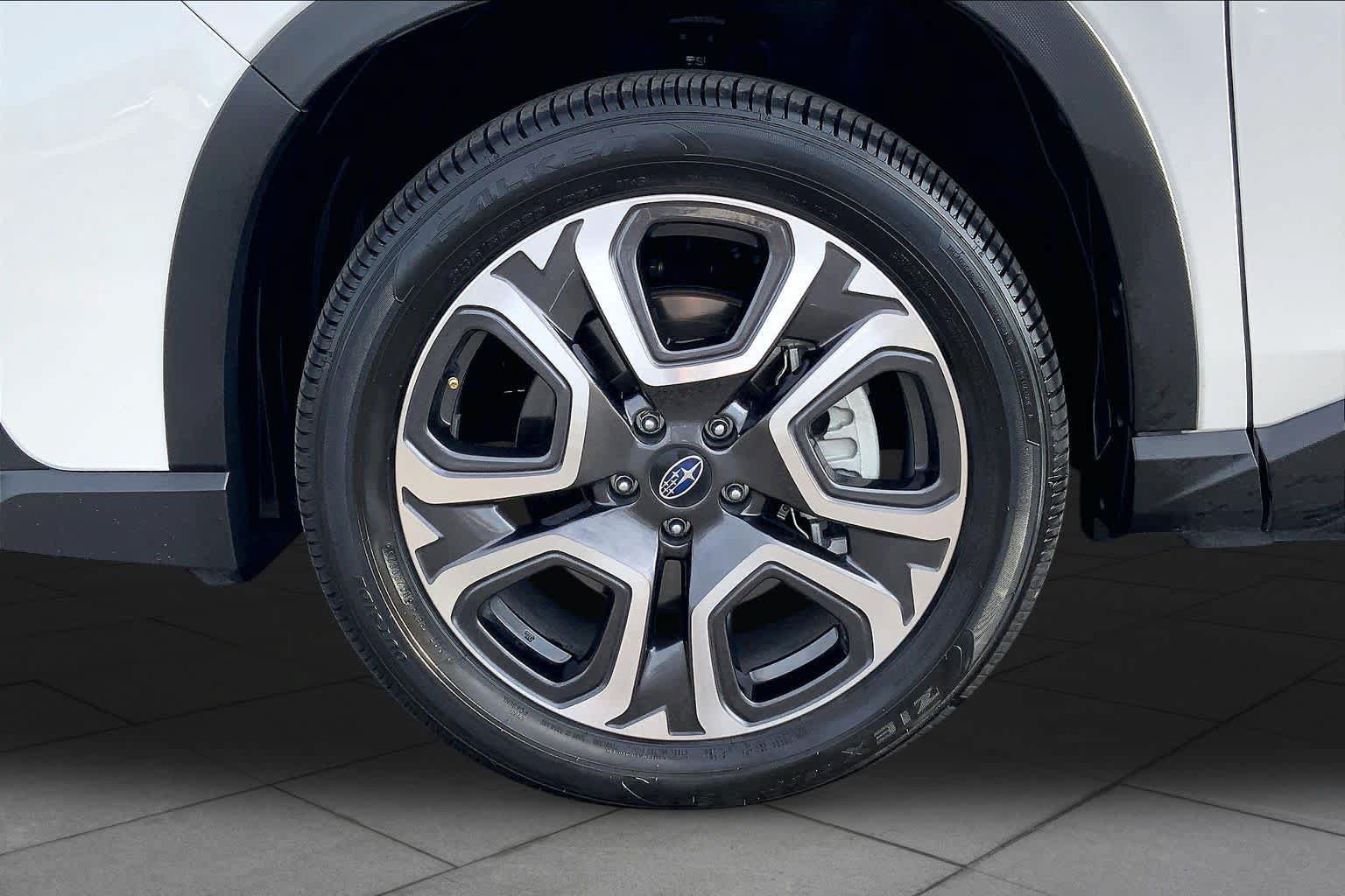 Used 2025 Subaru Ascent Touring AWD/4WD image 11