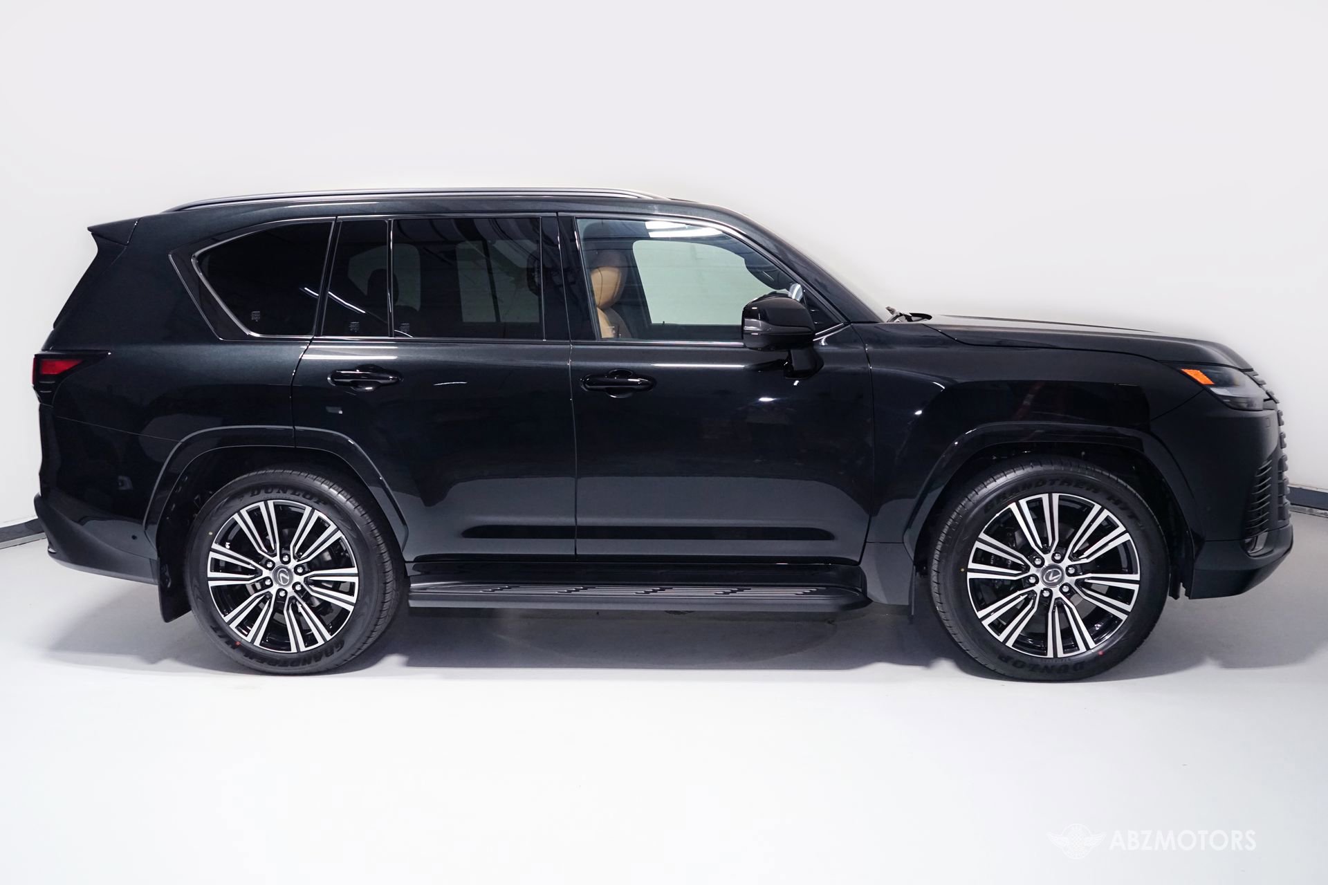 Used 2026 Lexus LX 600 4WD w/ Luxury Package image 3