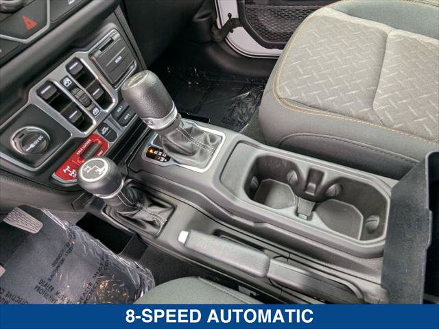 Used 2025 Jeep Gladiator Mojave w/ Convenience Group AWD/4WD image 19