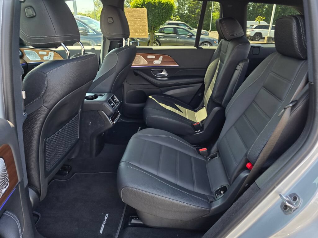 Used 2024 Mercedes-Benz GLS 450 4MATIC image 18
