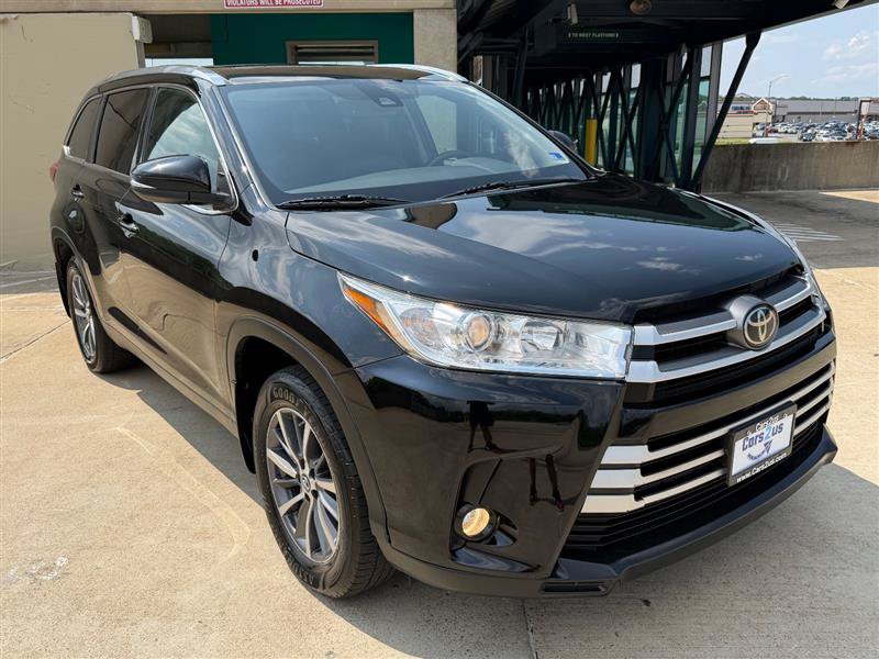 Used 2019 Toyota Highlander XLE AWD/4WD image 9
