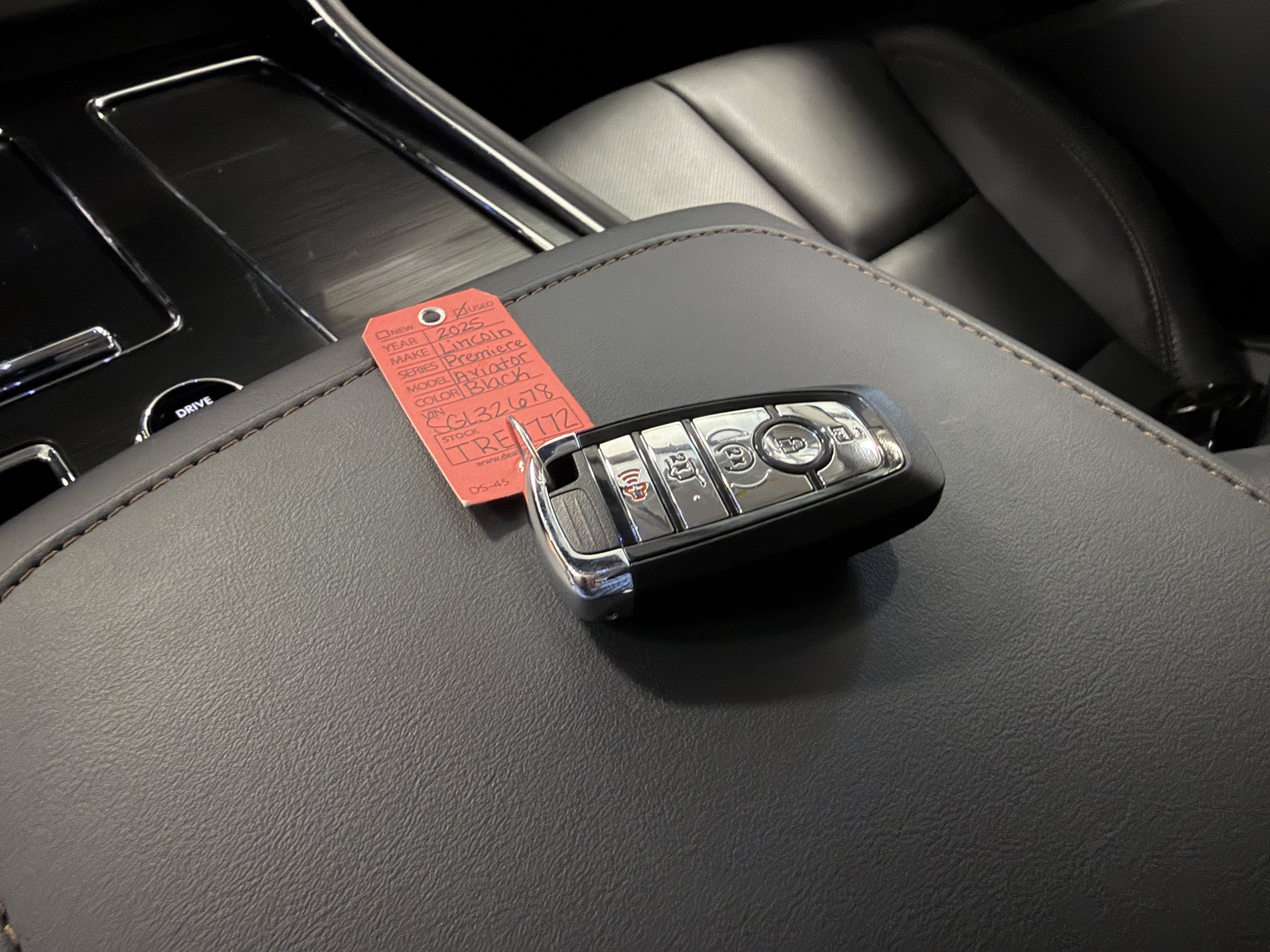 Used 2025 Lincoln Aviator AWD w/ Jet Appearance Package image 14