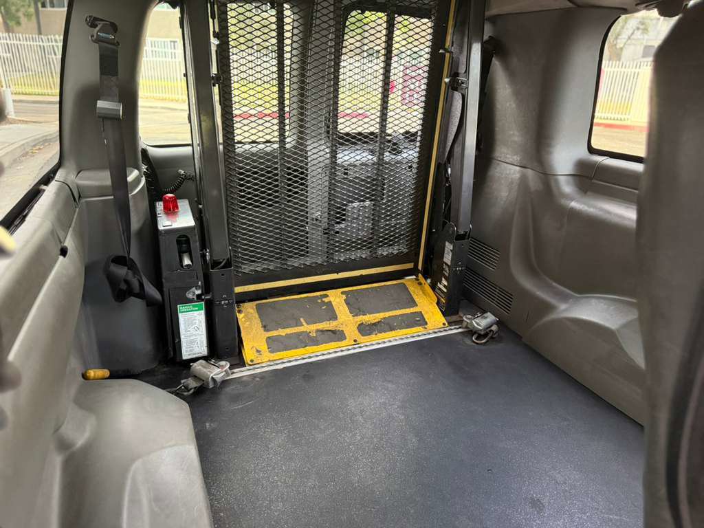 Used 2011 Chevrolet Express 3500 LS RWD image 23