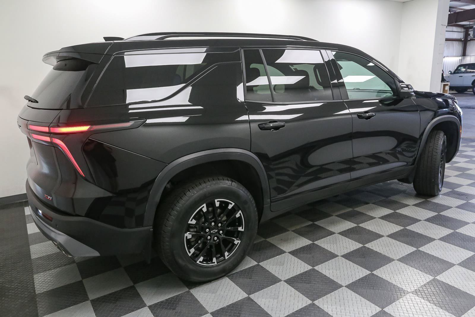 Used 2024 Chevrolet Traverse Z71 AWD/4WD image 8