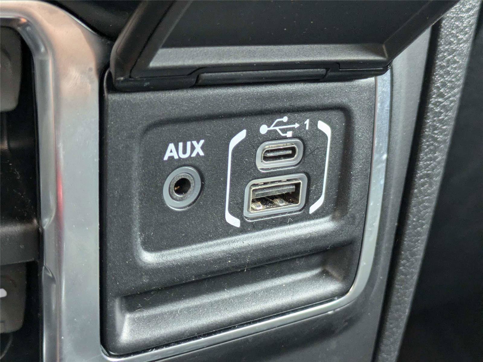 Used 2025 Jeep Wrangler Sahara w/ Safety Group AWD/4WD image 25