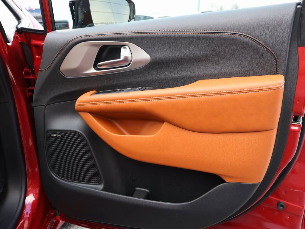 New 2026 Chrysler Pacifica Pinnacle AWD/4WD image 8