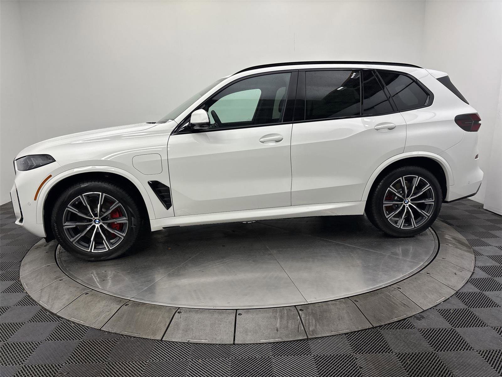 New 2026 BMW X5 xDrive50e w/ M Sport Package image 16