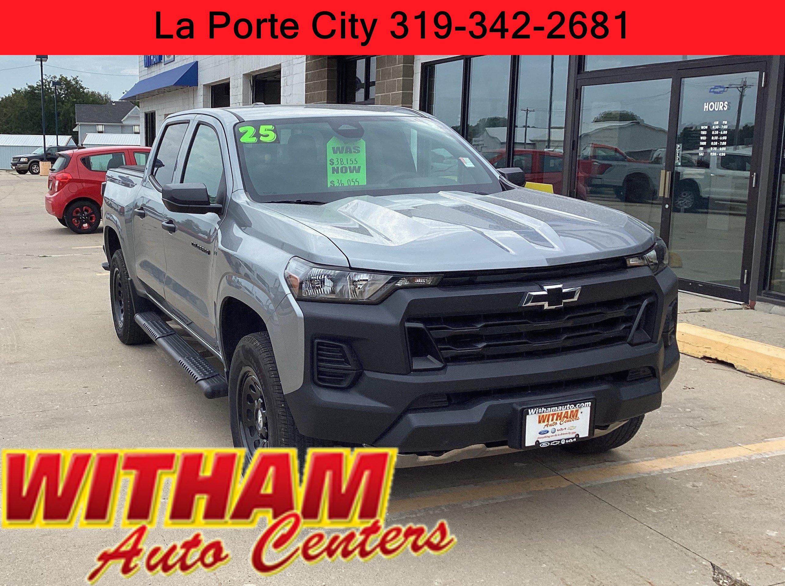Used 2025 Chevrolet Colorado W/T w/ Advanced Trailering Package AWD/4WD image 1