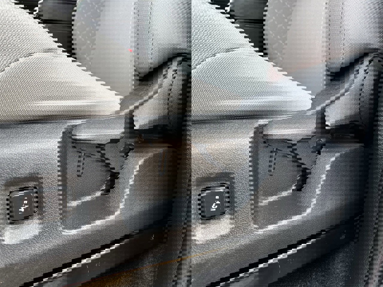 Used 2025 Toyota Tacoma SR5 image 23