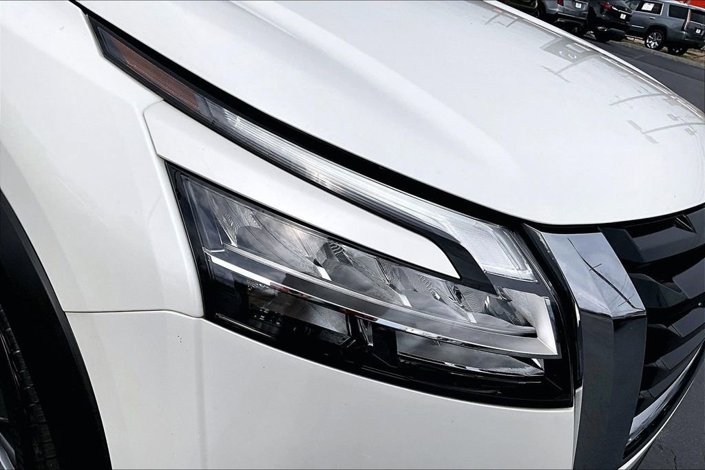 Used 2023 Nissan Pathfinder SL w/ SL Premium Package image 30