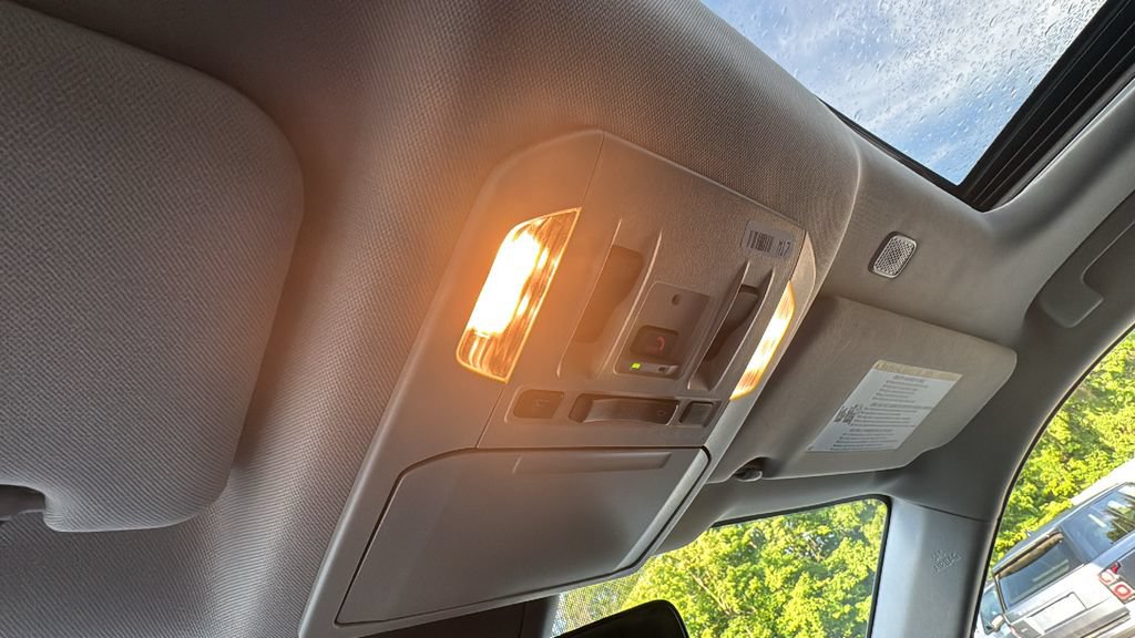 Used 2025 Toyota Highlander XLE AWD/4WD image 24