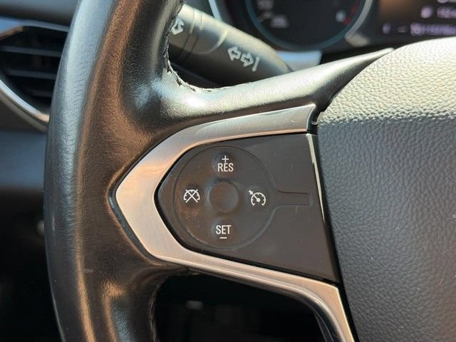 Used 2020 Chevrolet Traverse LT FWD image 14