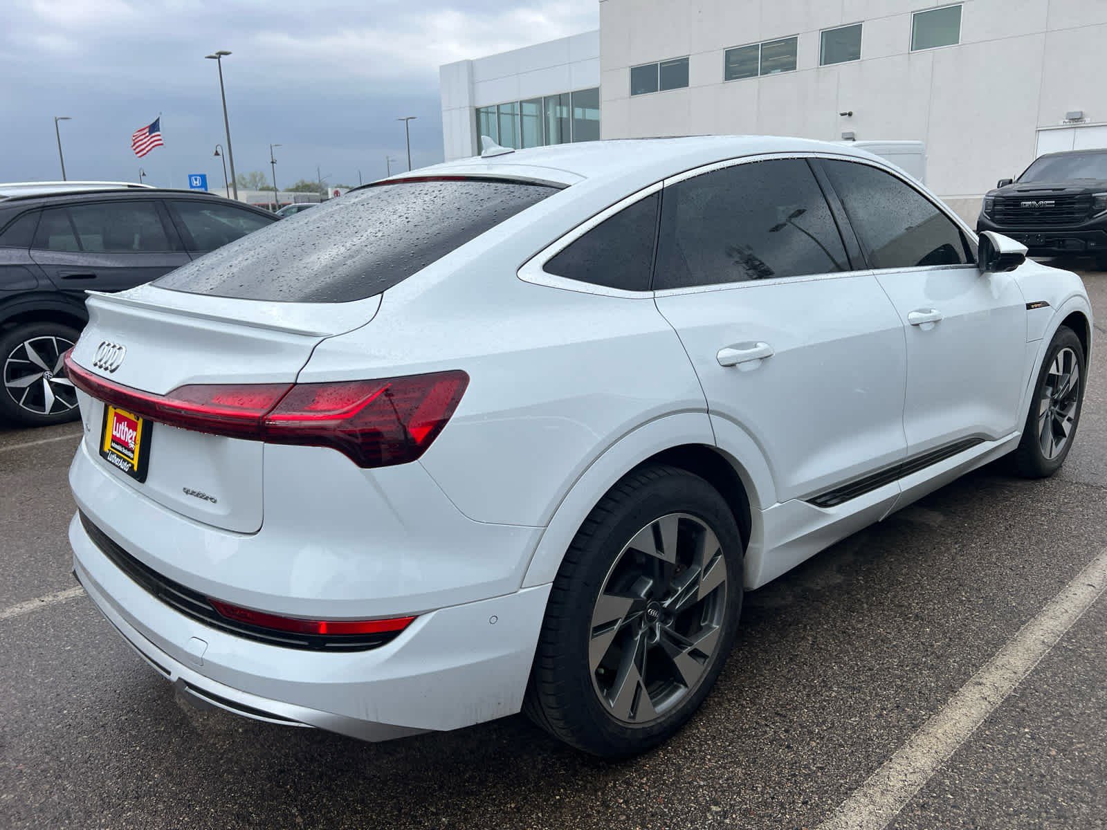 Used 2021 Audi e-tron Premium Plus w/ Premium Plus Package AWD/4WD image 6