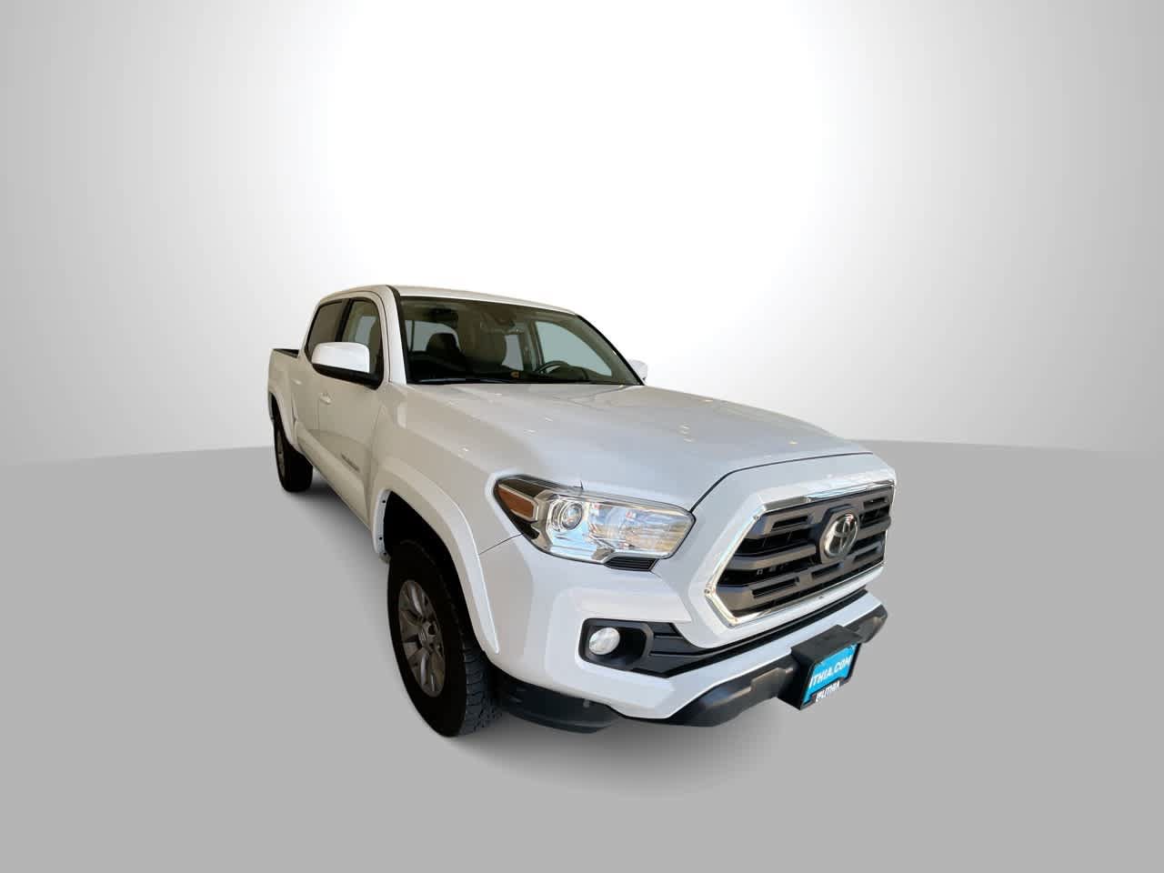 Used 2019 Toyota Tacoma SR5 AWD/4WD image 2