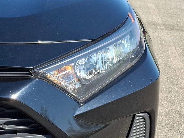 Used 2022 Toyota RAV4 LE image 9