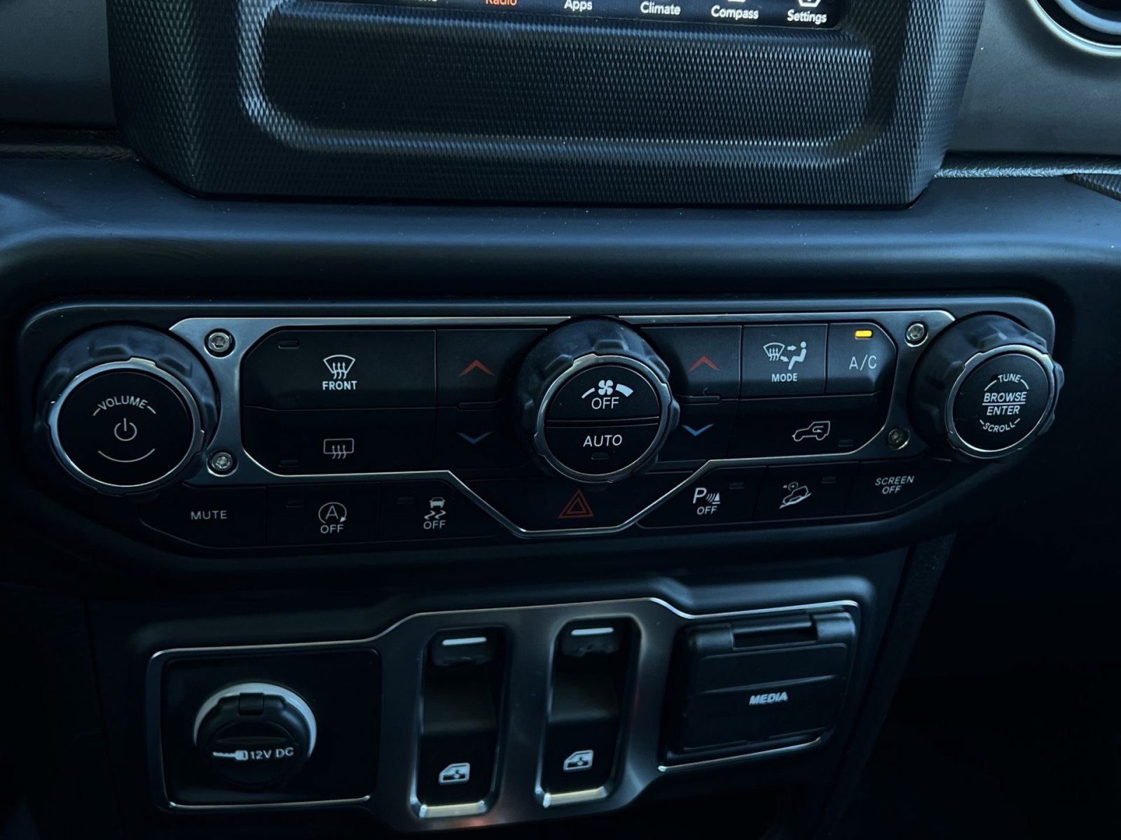 Used 2020 Jeep Wrangler Sport AWD/4WD image 31