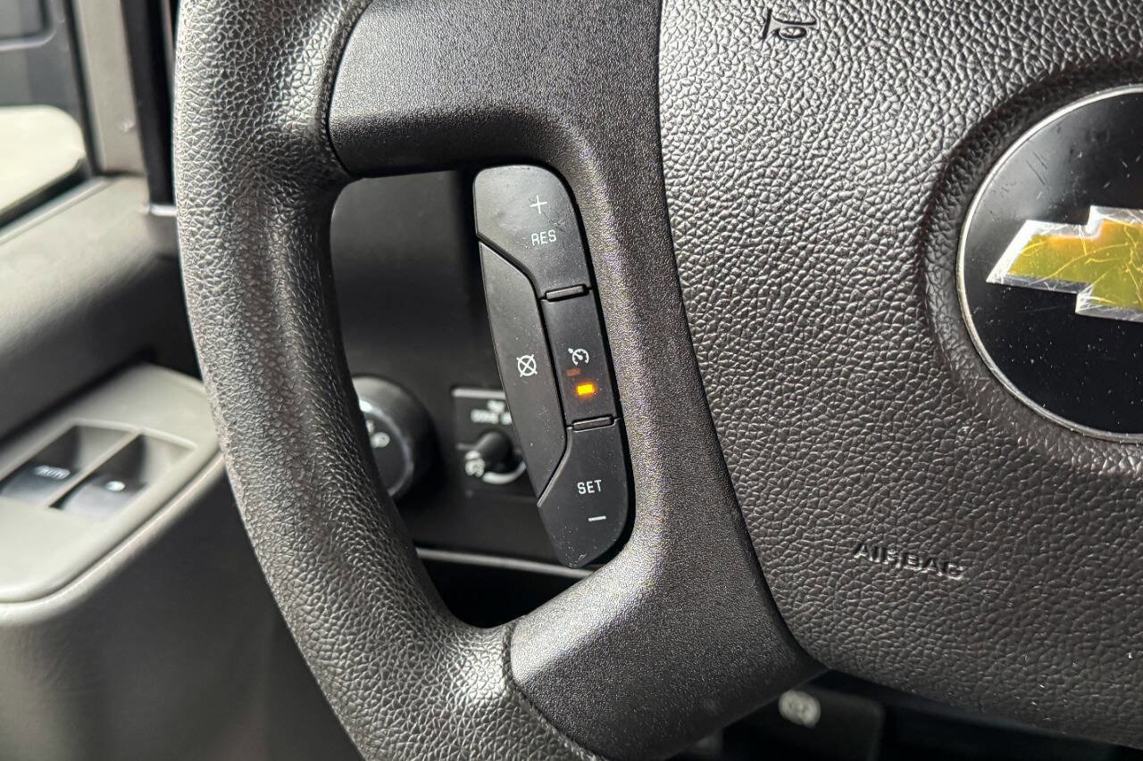 Used 2017 Chevrolet Express 2500 image 25