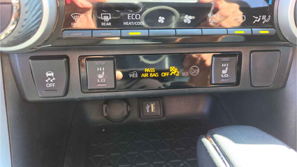 Used 2023 Toyota RAV4 XSE w/ XSE Grade Weather Package AWD/4WD image 27