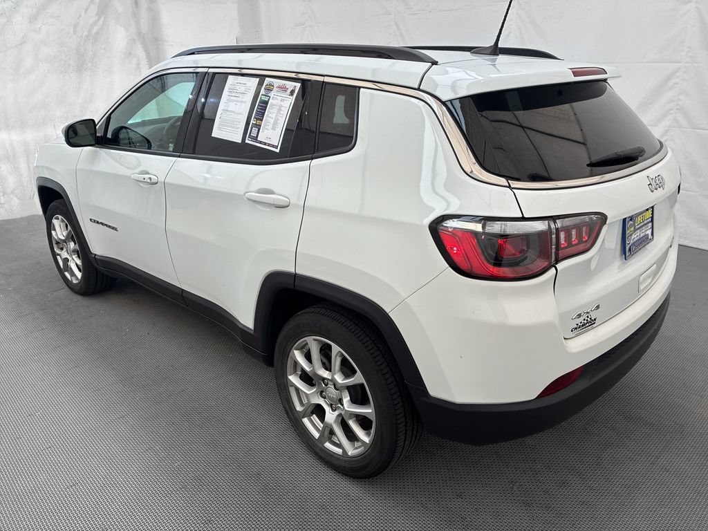 Used 2023 Jeep Compass Latitude w/ Sun and Sound Group AWD/4WD image 5
