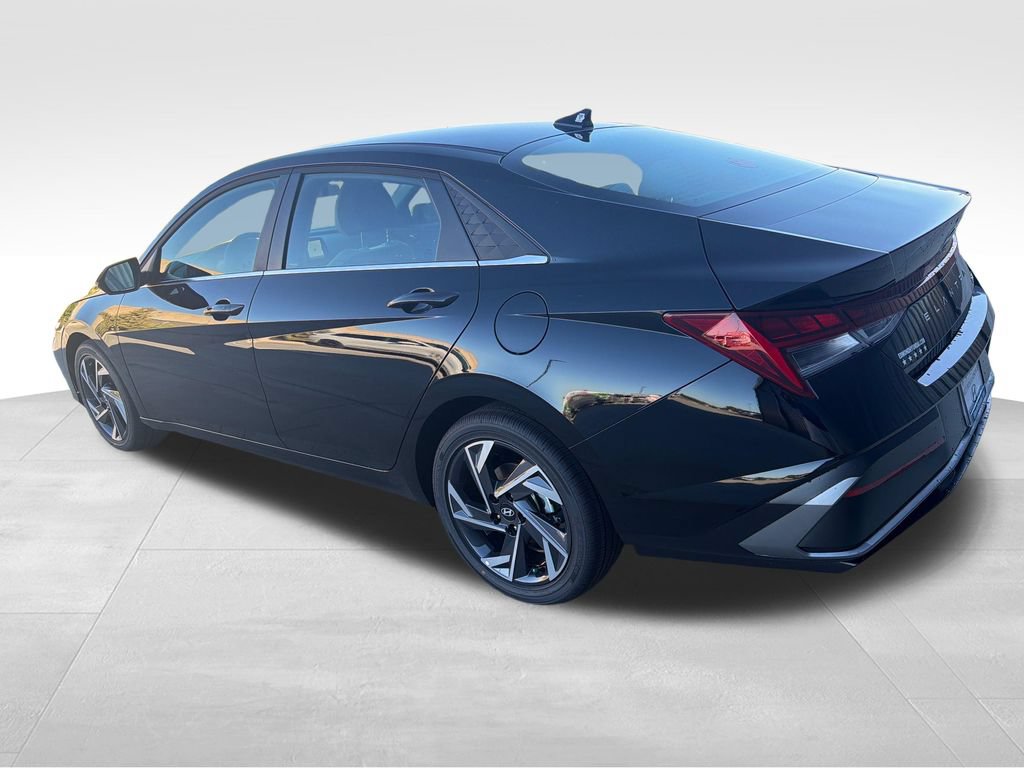 New 2026 Hyundai Elantra Limited FWD image 4