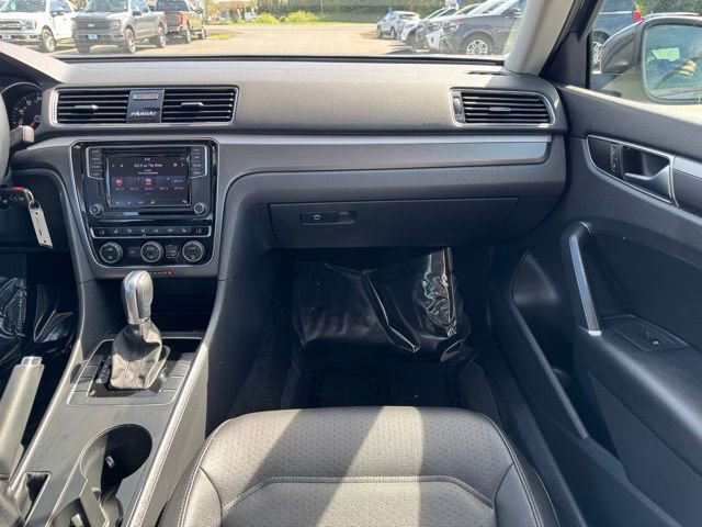 Used 2018 Volkswagen Passat 2.0T R-Line FWD image 20