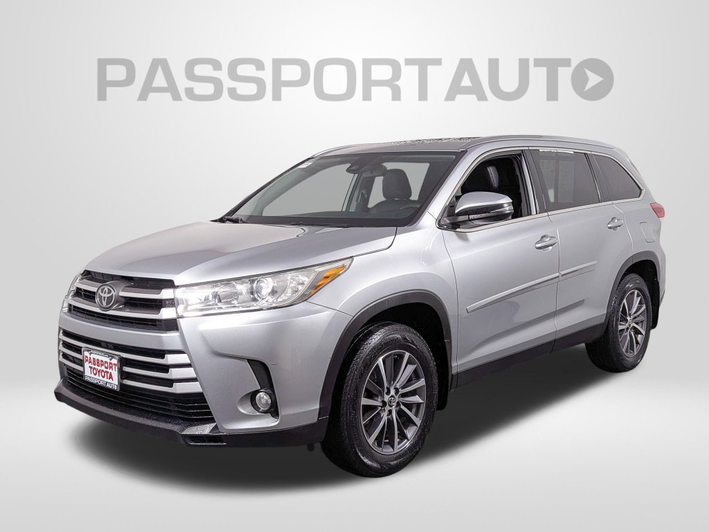 Used 2019 Toyota Highlander XLE AWD/4WD image 1