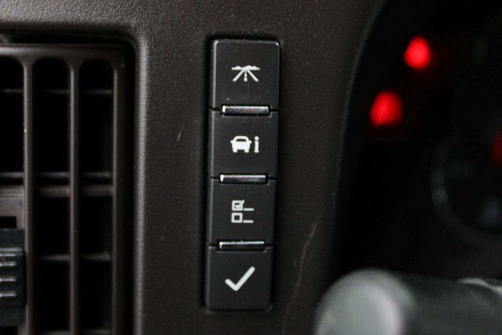 Used 2020 Chevrolet Express 3500 w/ Driver Convenience Package RWD image 18