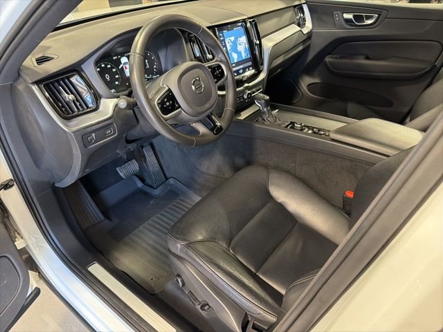 Used 2020 Volvo XC60 T6 Momentum w/ Protection Package image 11