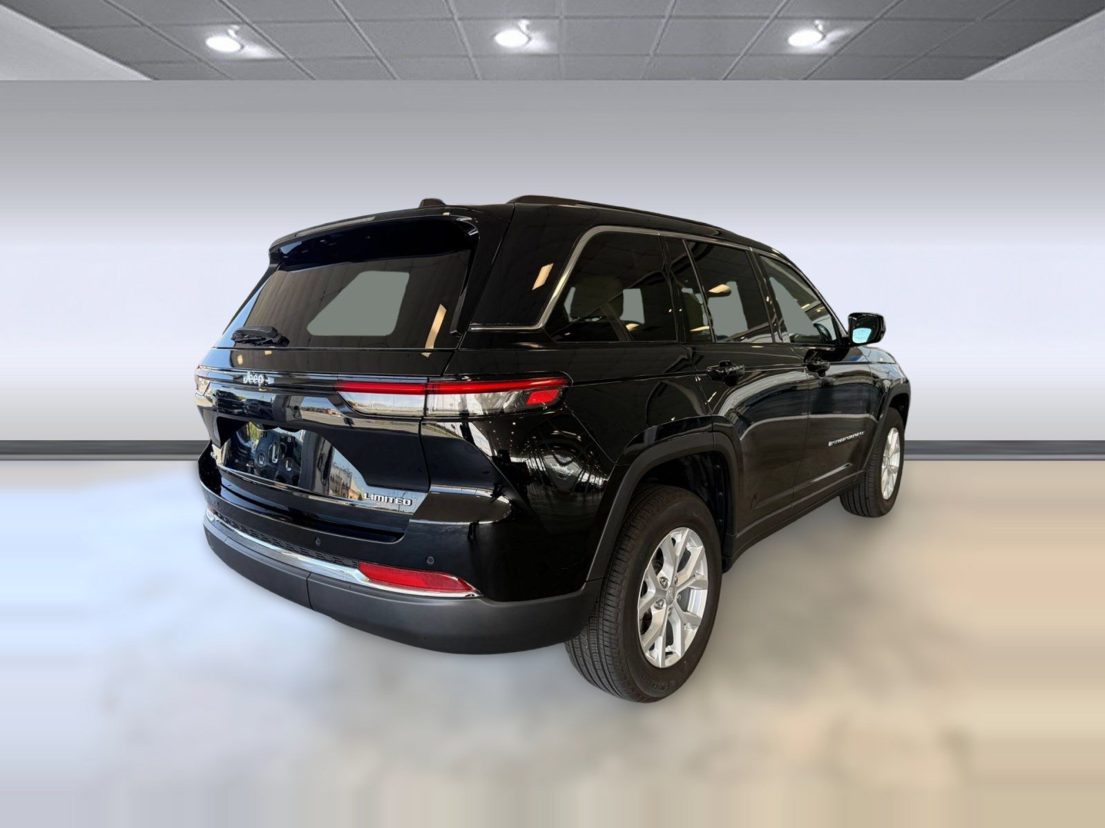 Used 2023 Jeep Grand Cherokee Limited AWD/4WD image 9