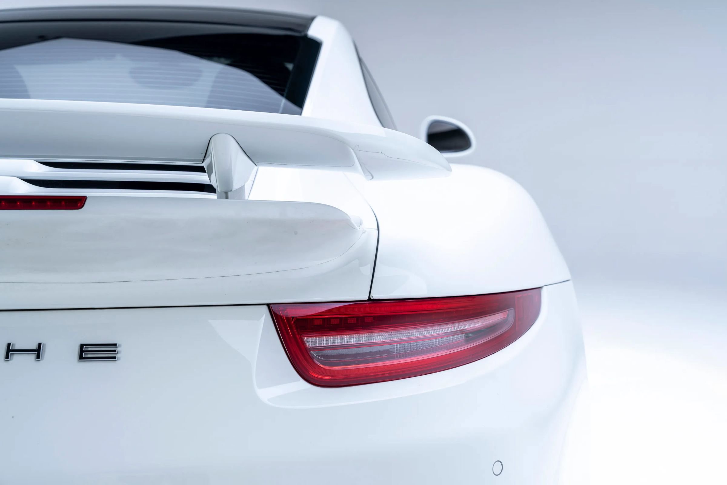 Used 2014 Porsche 911 Turbo S image 36