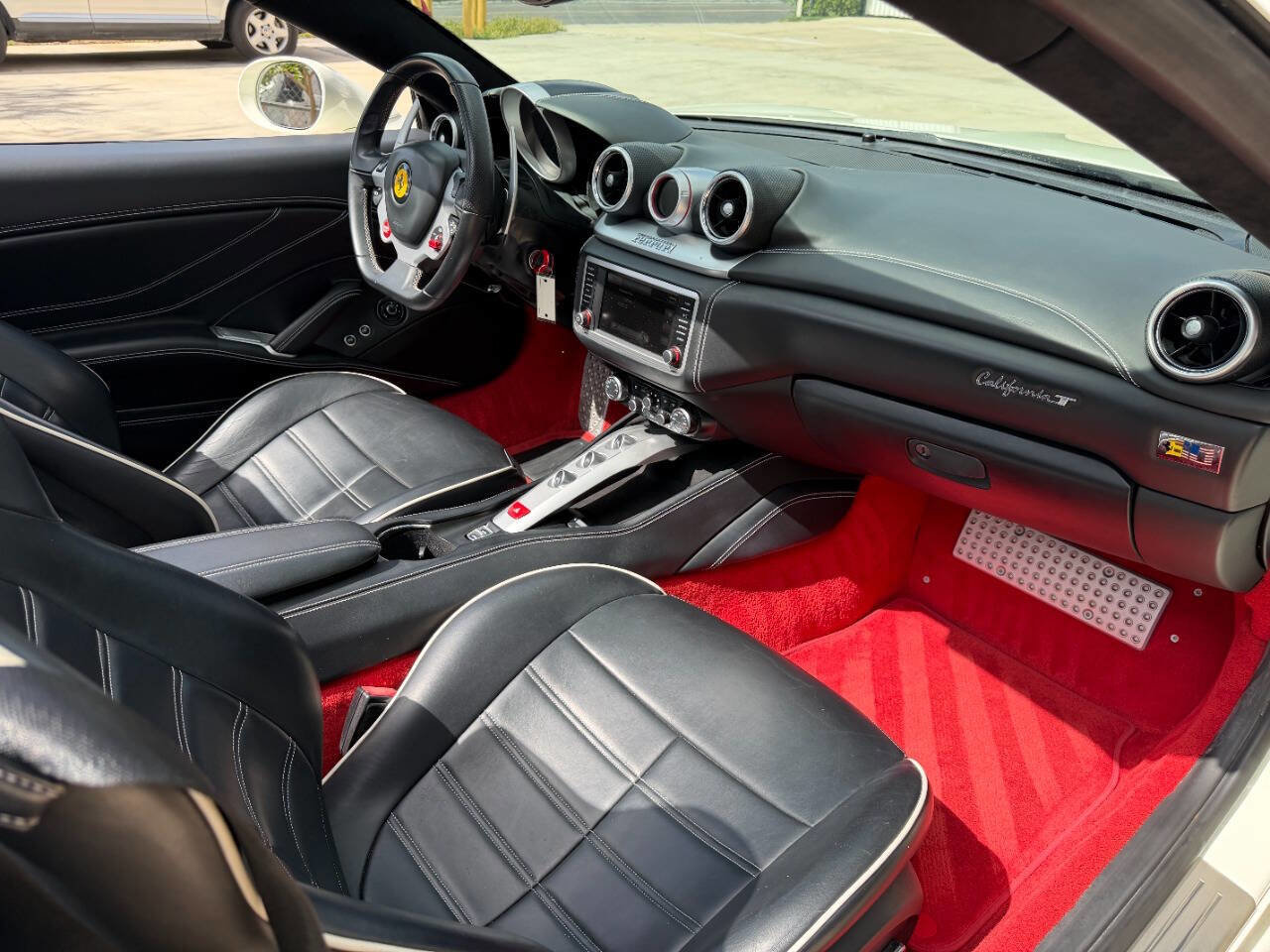 Used 2015 Ferrari California T RWD image 18