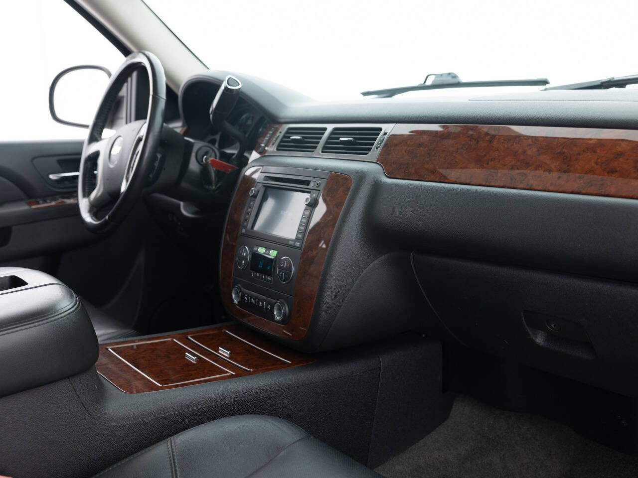 Used 2011 Chevrolet Tahoe LTZ AWD/4WD image 34