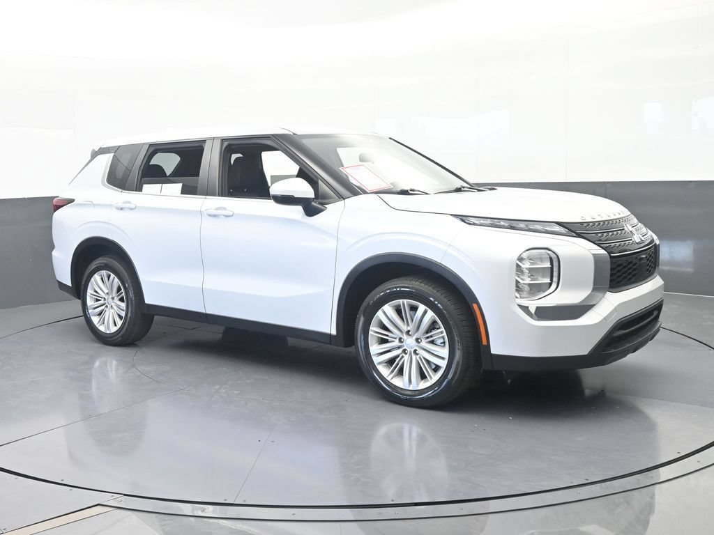 Used 2024 Mitsubishi Outlander ES FWD image 8