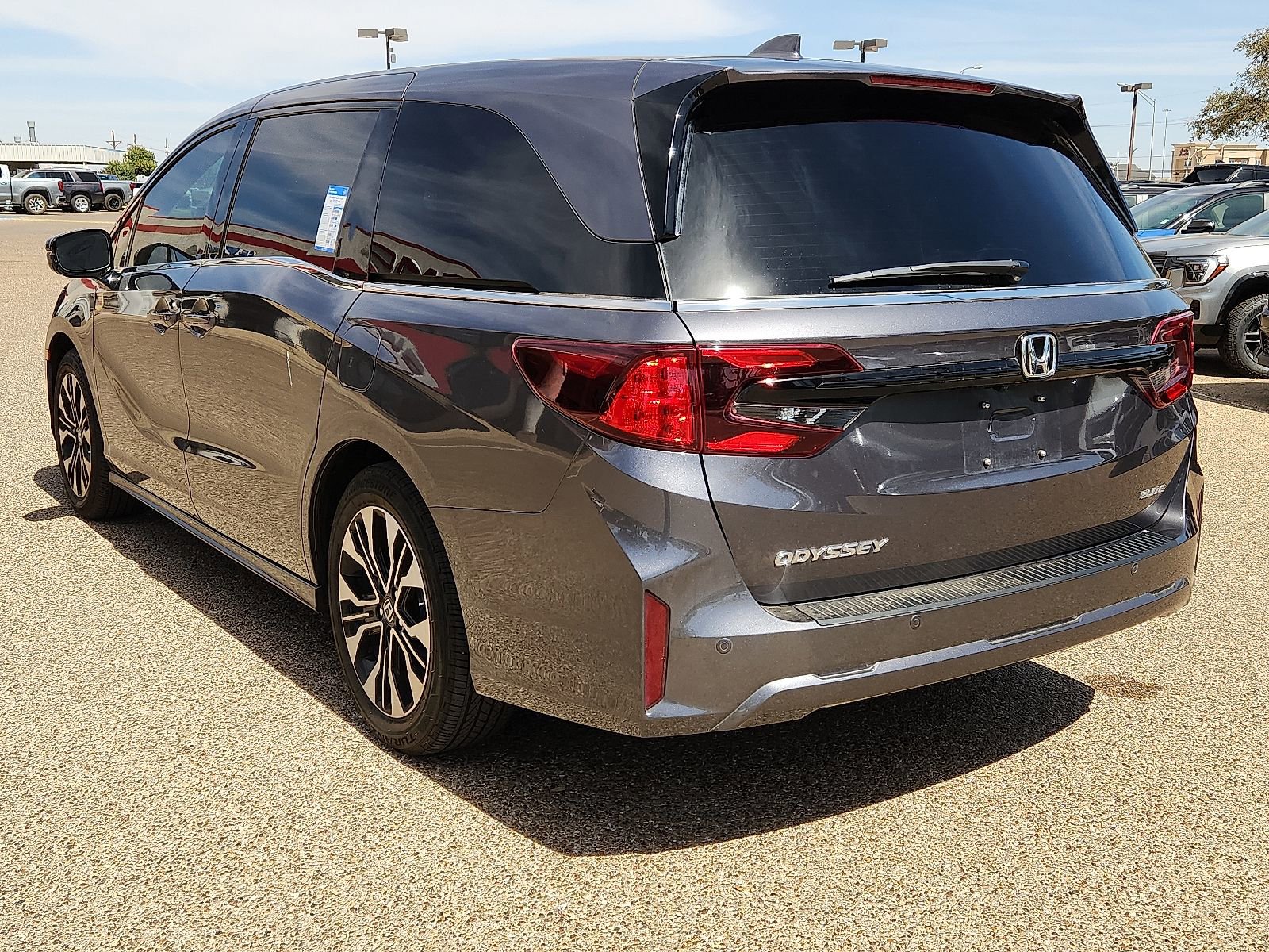 Used 2025 Honda Odyssey Elite image 3