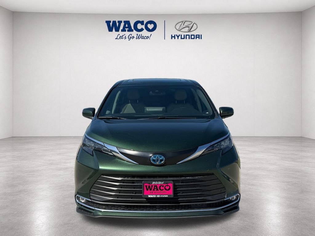 Used 2024 Toyota Sienna XLE FWD video 3