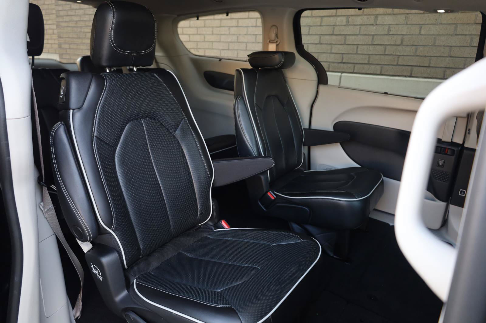 Used 2022 Chrysler Pacifica Limited FWD image 22