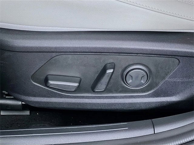 Used 2024 Hyundai Elantra Limited image 11