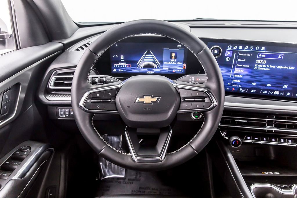 Used 2025 Chevrolet Traverse LT image 21