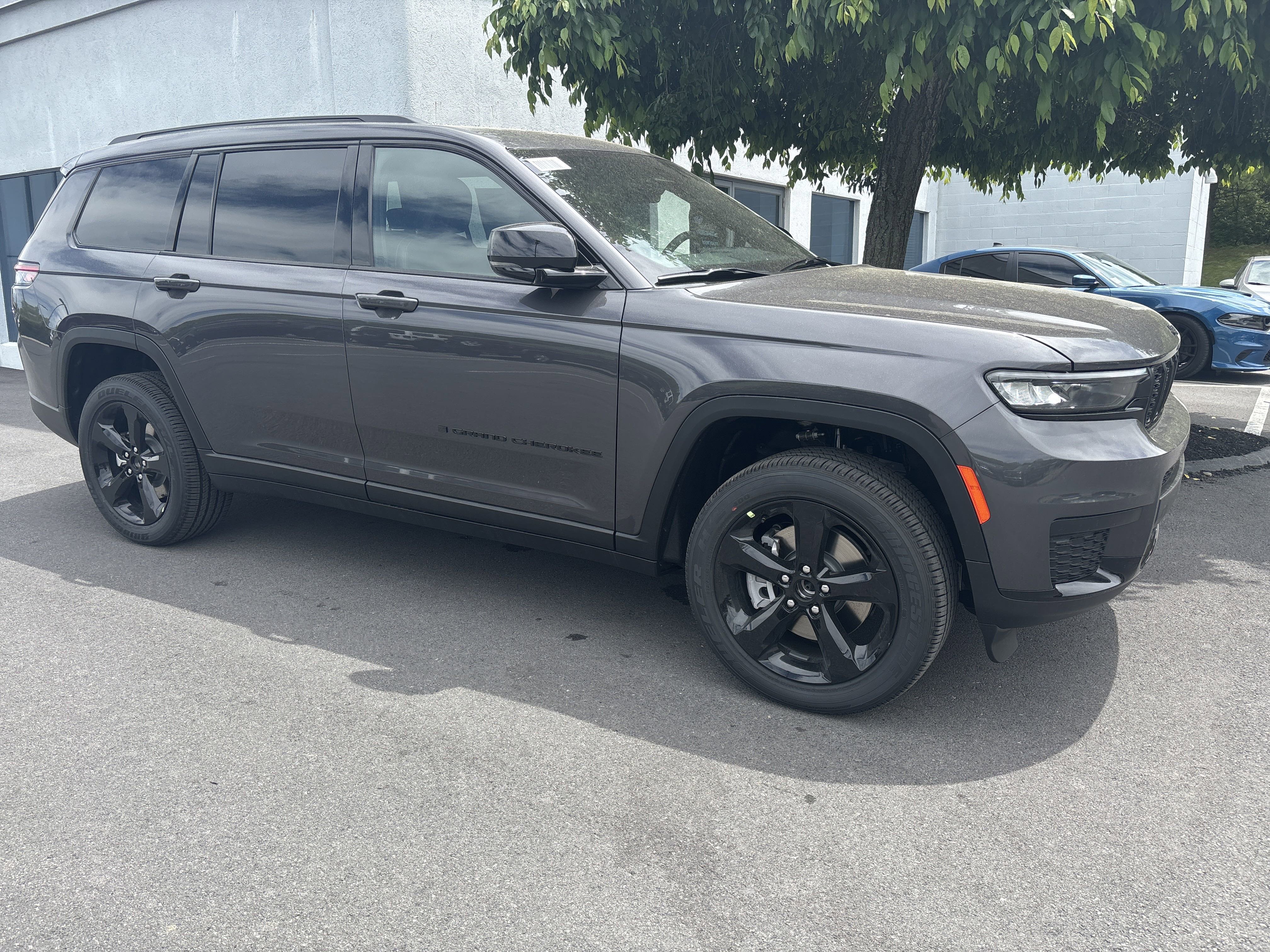 New 2025 Jeep Grand Cherokee L Altitude image 1