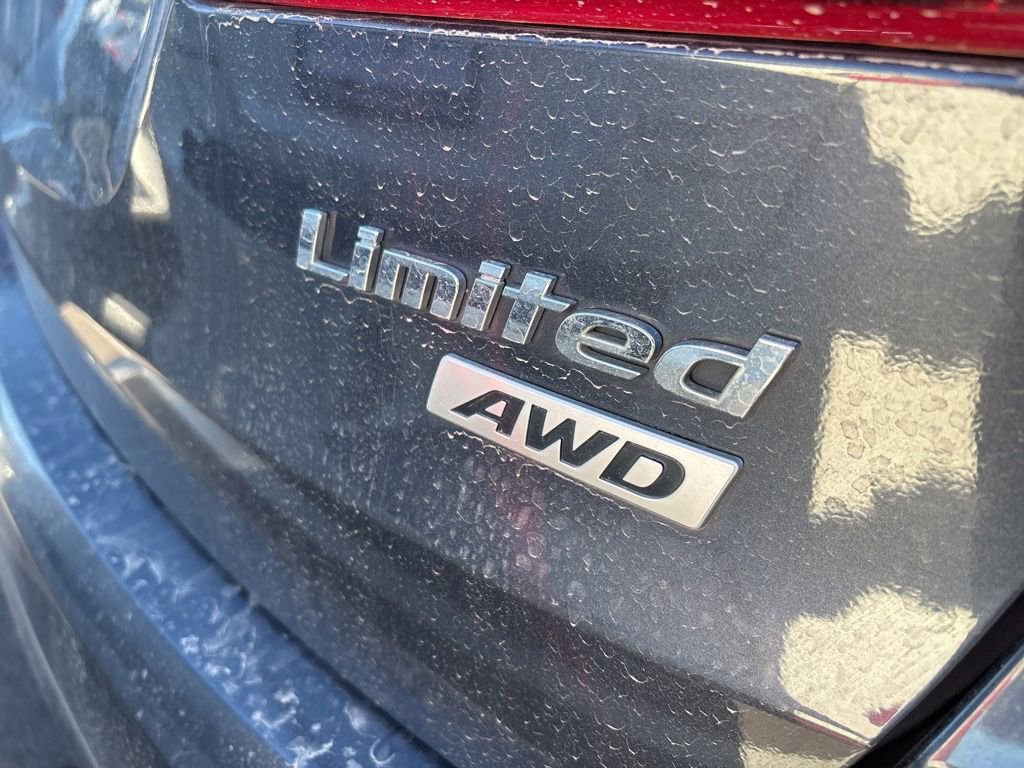 Used 2017 Hyundai Santa Fe Limited image 3