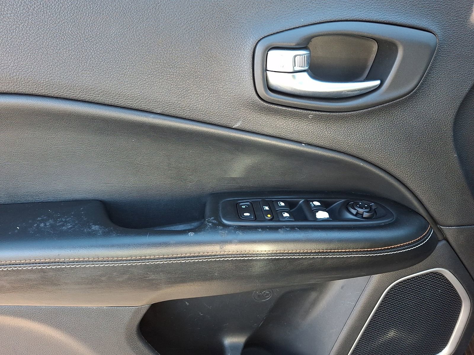 Used 2020 Jeep Compass Latitude w/ Cold Weather Group image 13