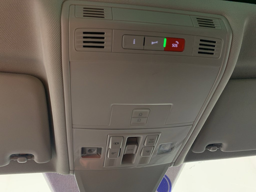 Used 2024 Volkswagen Tiguan Wolfsburg Edition image 28