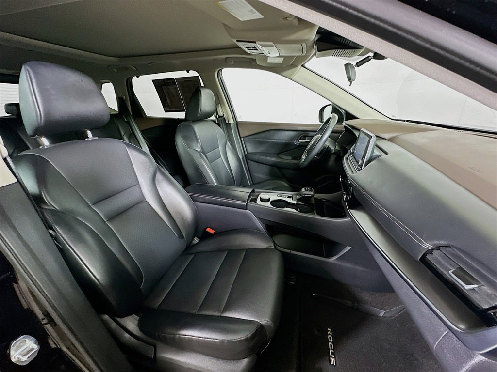 Used 2023 Nissan Rogue SV w/ SV Premium Package image 12