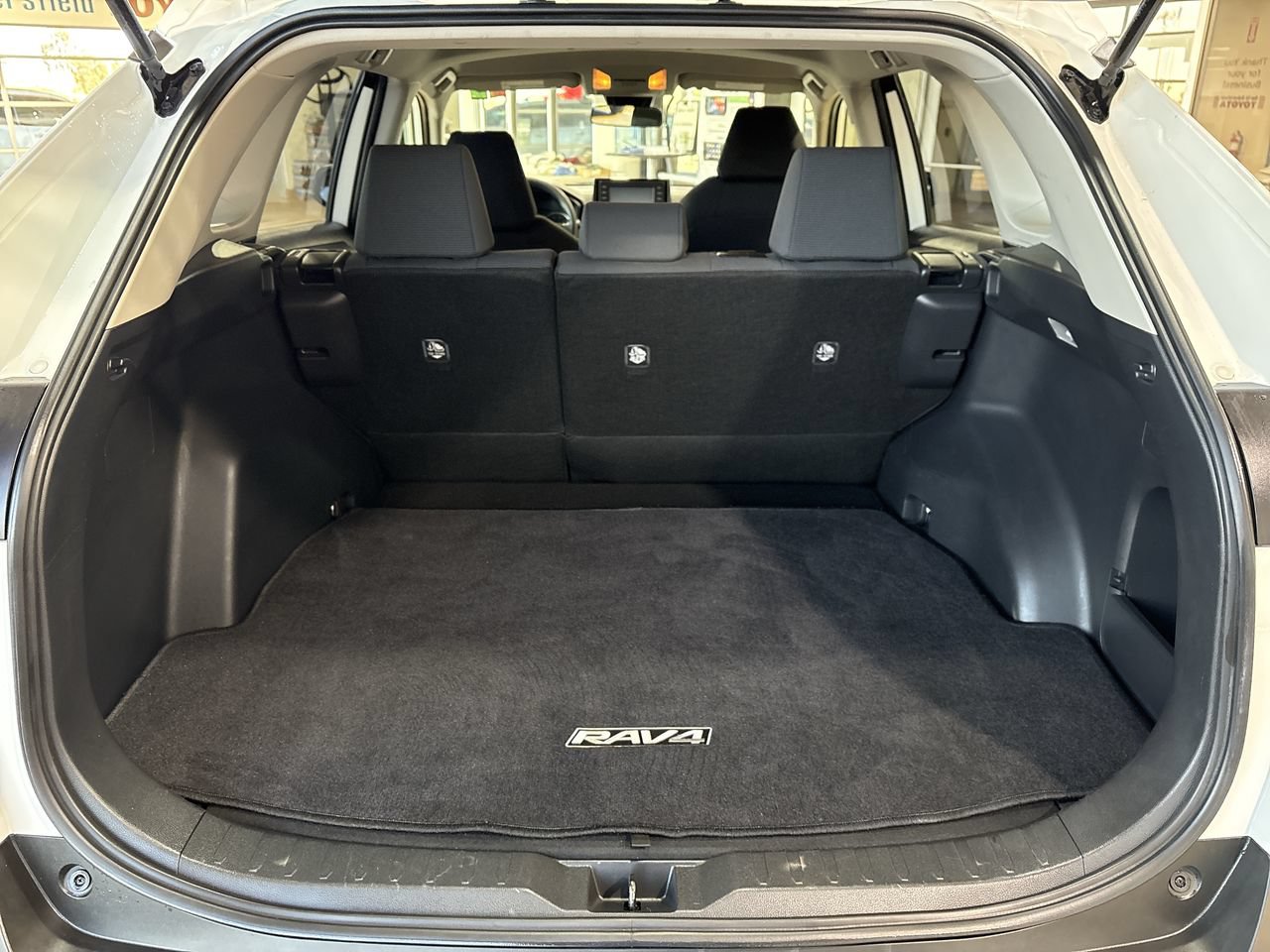 Certified 2019 Toyota RAV4 LE AWD/4WD image 23
