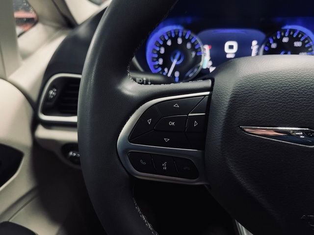 Certified 2024 Chrysler Pacifica Touring-L image 30