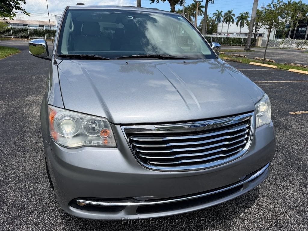 Used 2013 Chrysler Town & Country Limited w/ Luxury Group FWD image 15