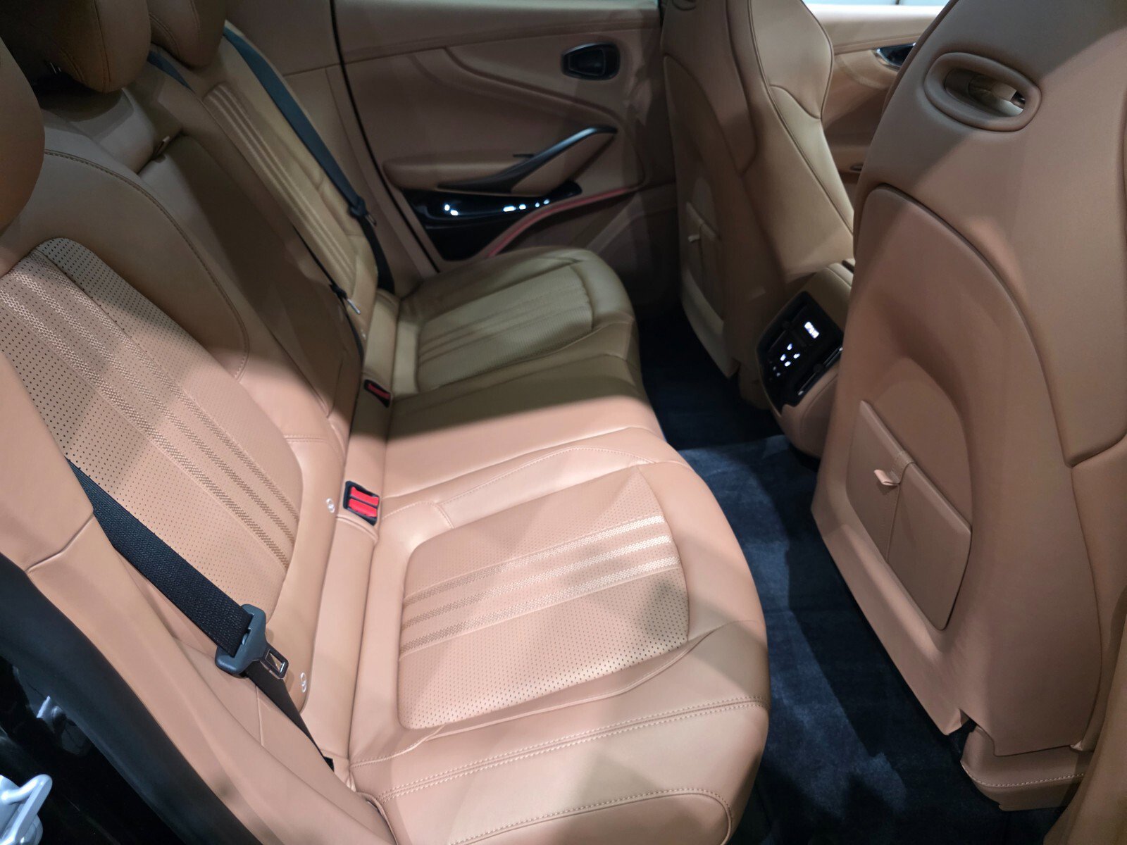 Used 2026 Aston Martin DBX 707 image 24